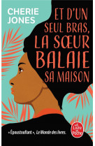 Et d-un seul bras, la soeur balaie sa maison