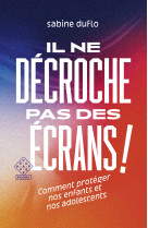 Il ne décroche pas des écrans !